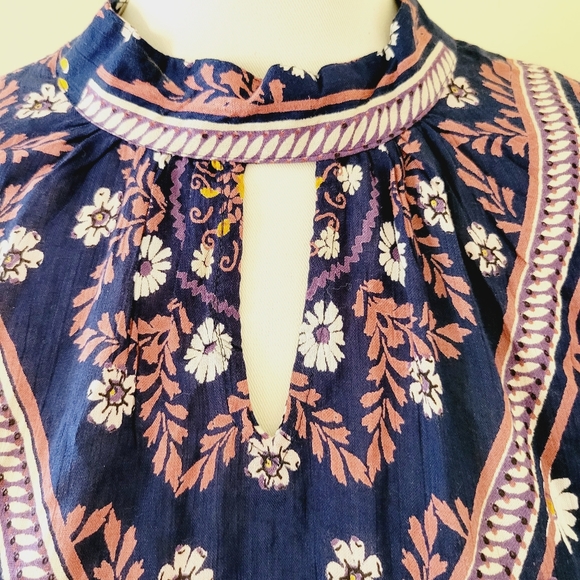 Francesca's dina be. floral blouse size large - Picture 2 of 7